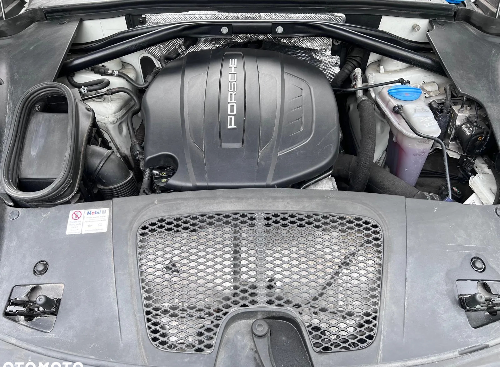 Porsche Macan cena 128000 przebieg: 82000, rok produkcji 2016 z Szczecin małe 137
